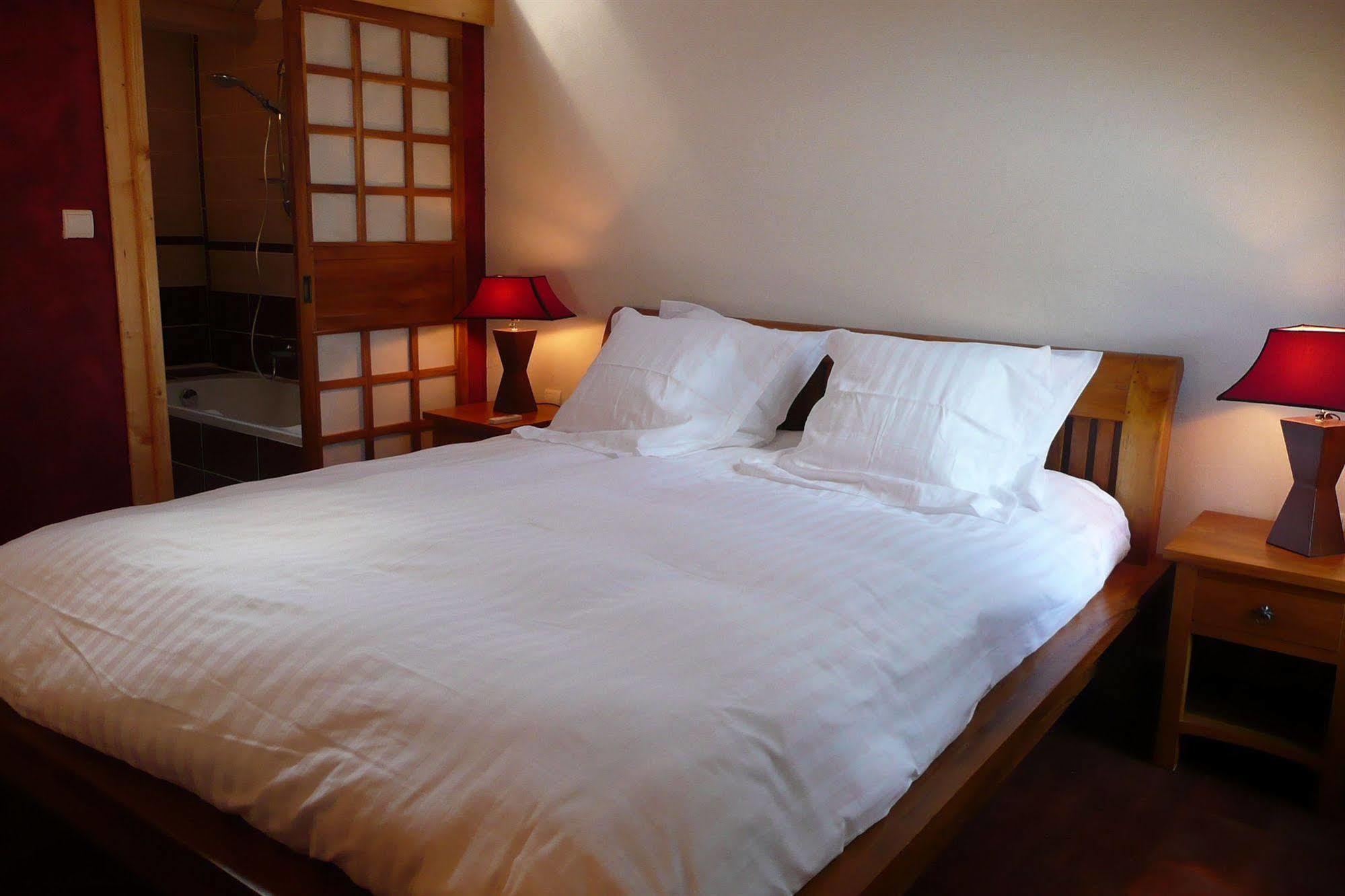 Hotel Manoir Des Indes, The Originals Relais Quimper Habitación foto